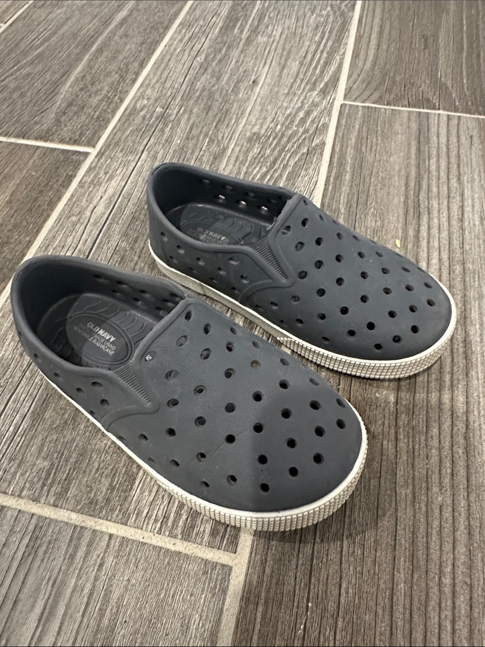 Old Navy Gray Toddler Slip-On Casual Sneakers